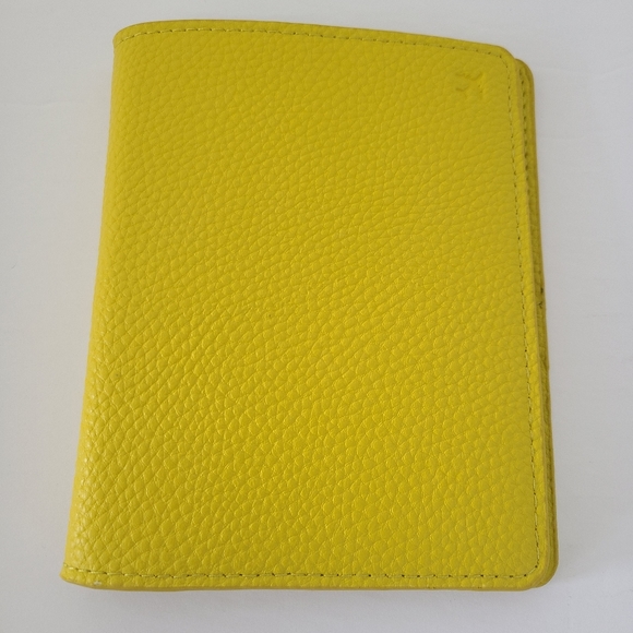 carta Passport Holder w/ Pen Loop - Picture 1 of 4